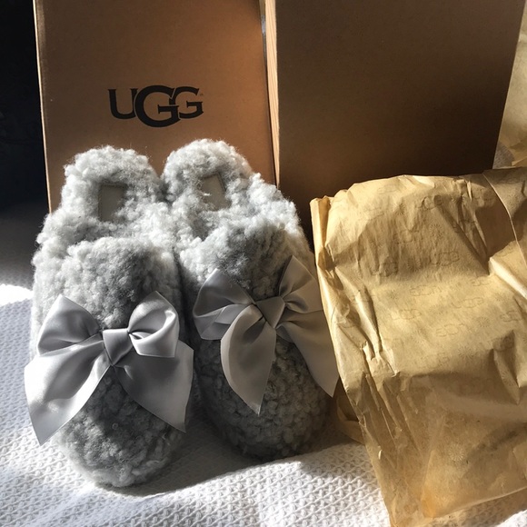 Ugg Slippers - Picture 6 of 7